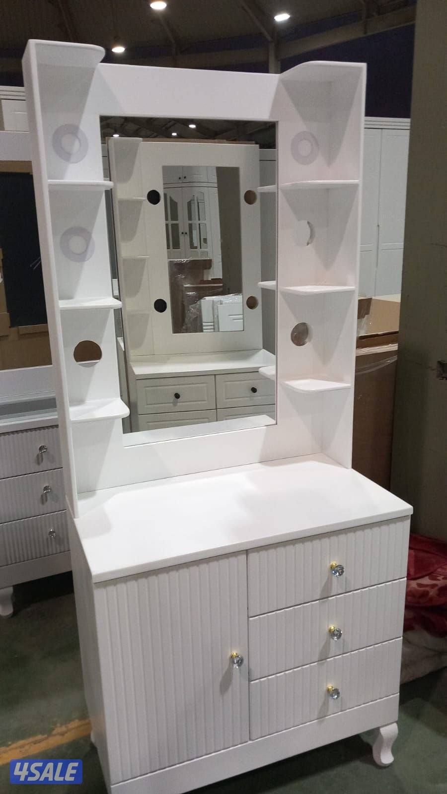 كبتات ٢ باب ارفف وباب علاق جديد للعمالة المنزلية9