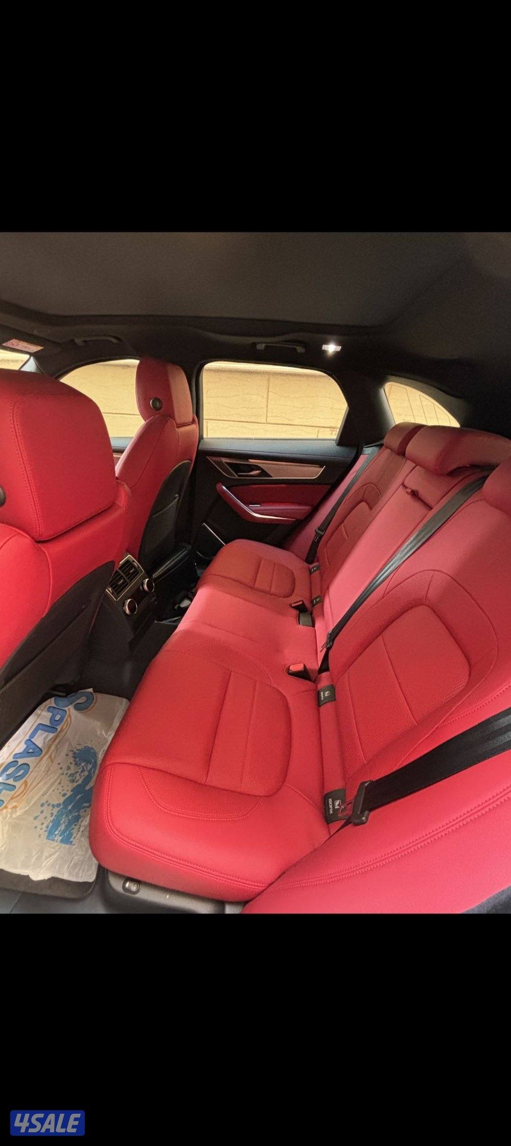 Jaguar F Pace R-Dynamic SE 2024 للبيع2