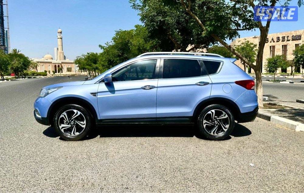 2020. DFM AX73