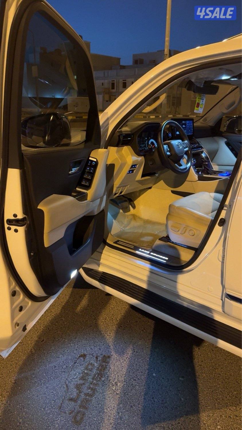 لاندكروزر VX4