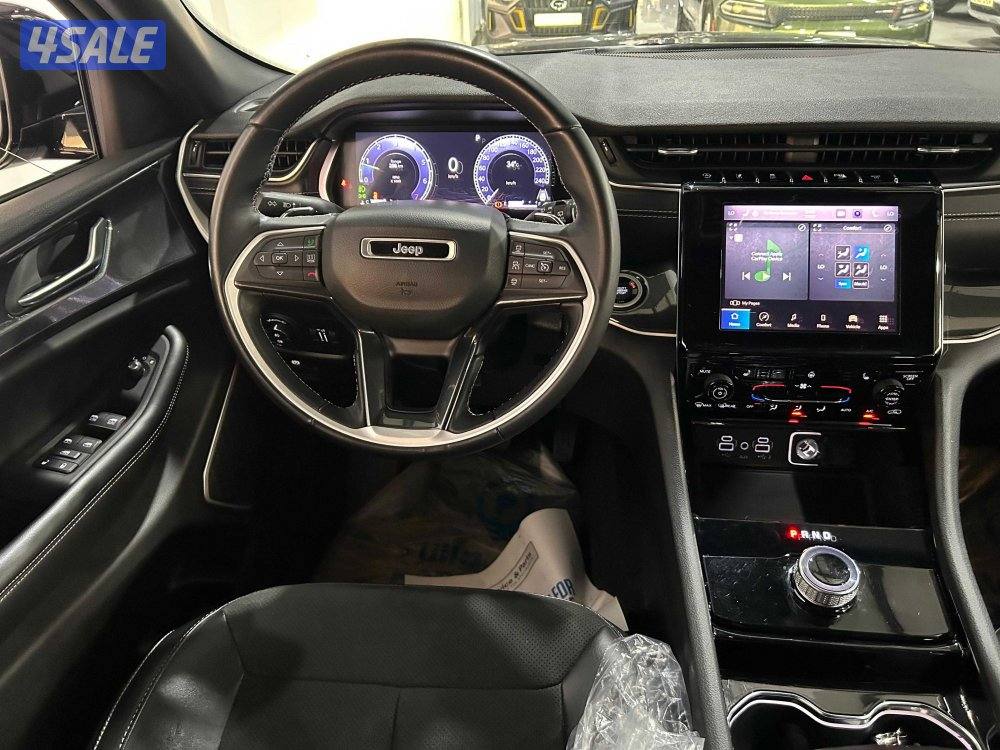 70/51240 Jeep Grand Cherokee L Altitude 4X49