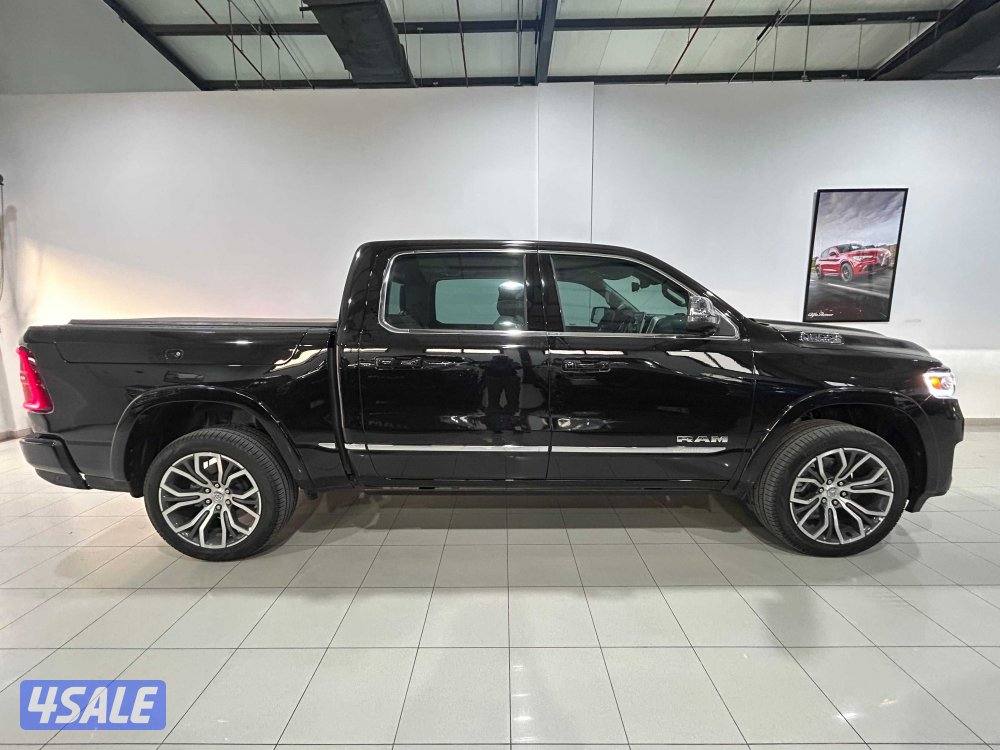 RAM 1500 Tungsten Crew Cab0