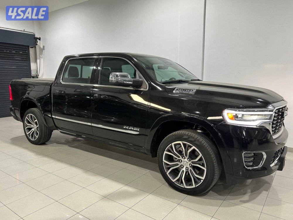 RAM 1500 Tungsten Crew Cab1