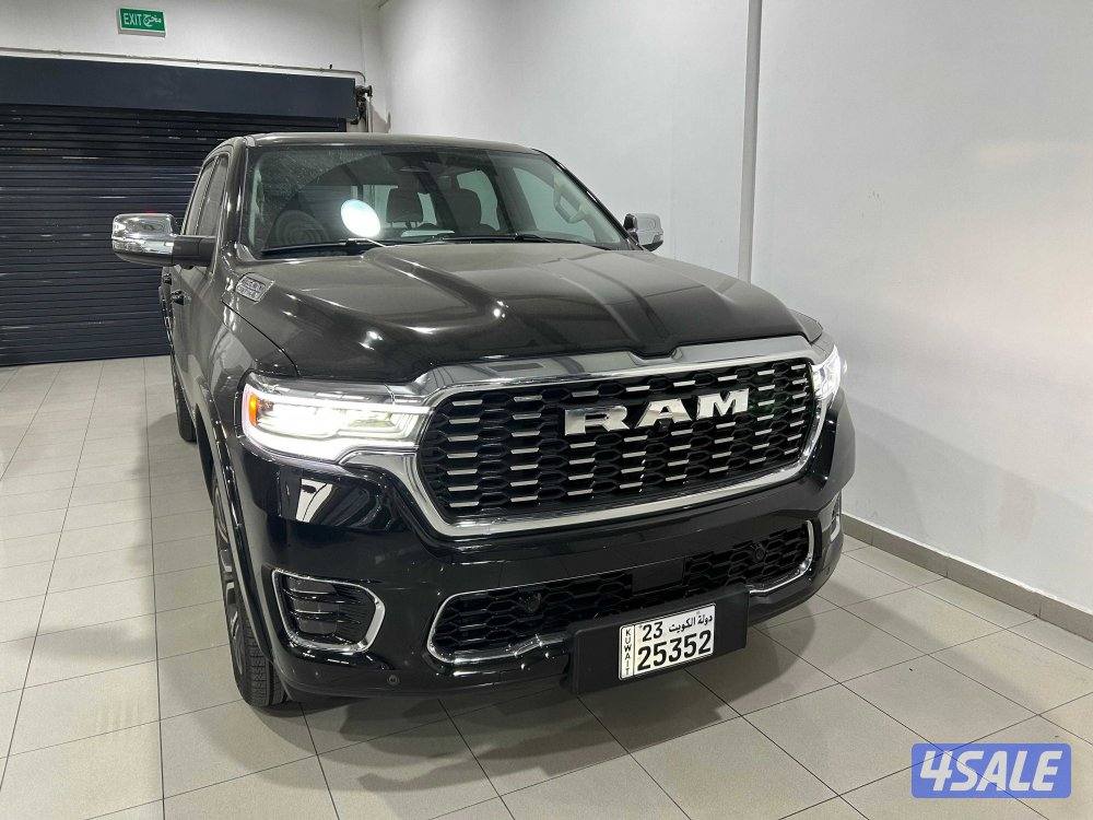 RAM 1500 Tungsten Crew Cab2