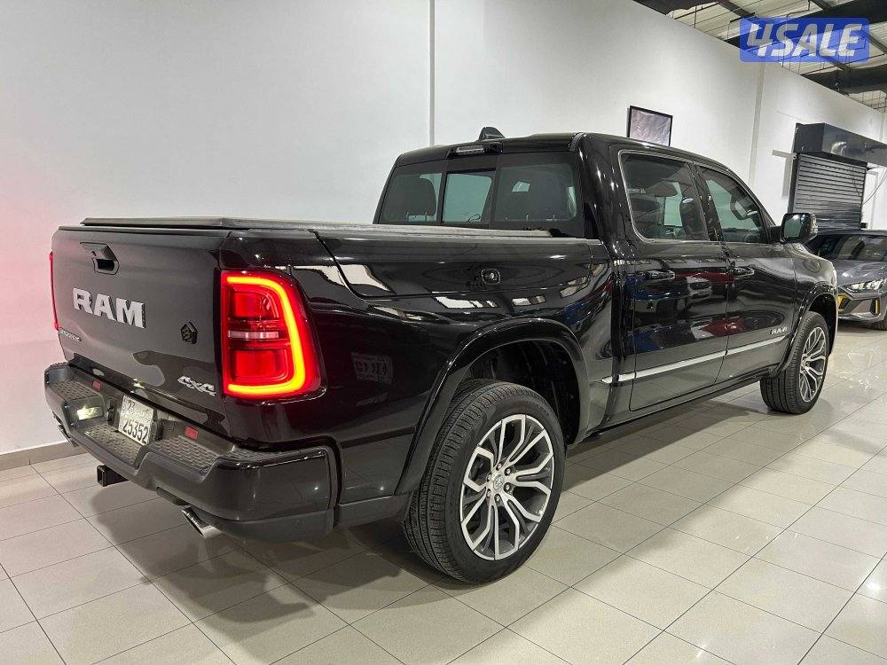 RAM 1500 Tungsten Crew Cab3