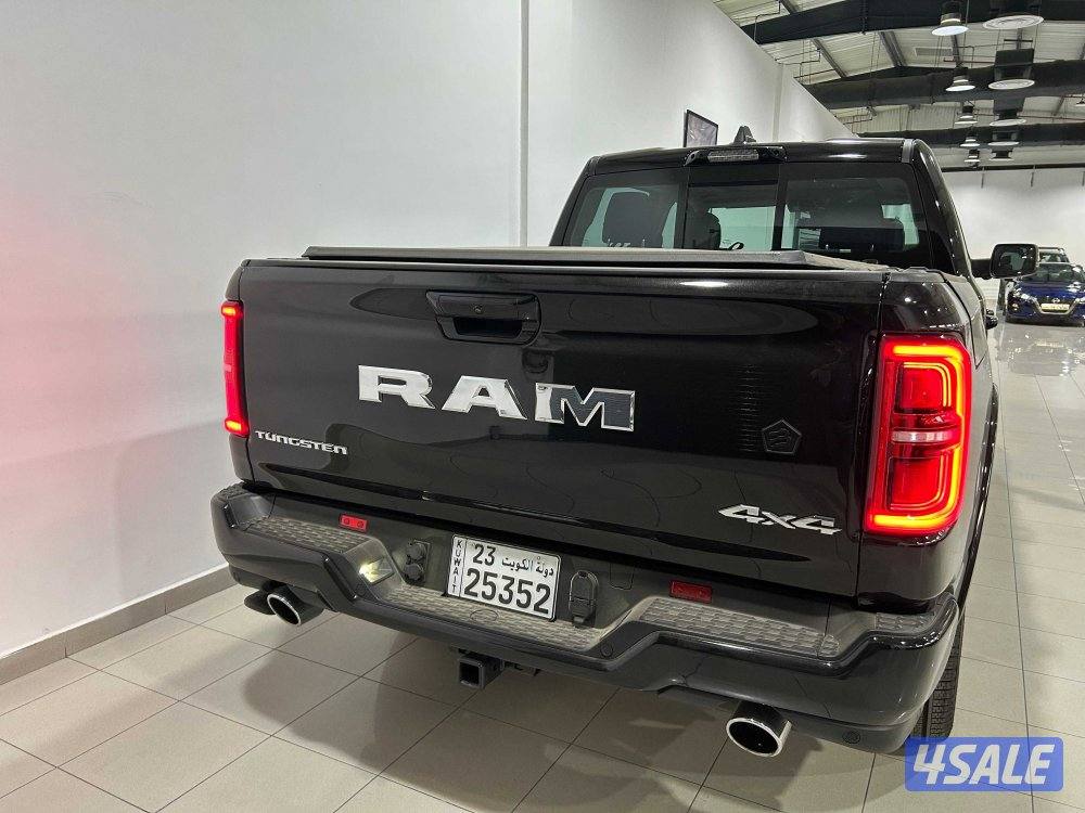 RAM 1500 Tungsten Crew Cab4