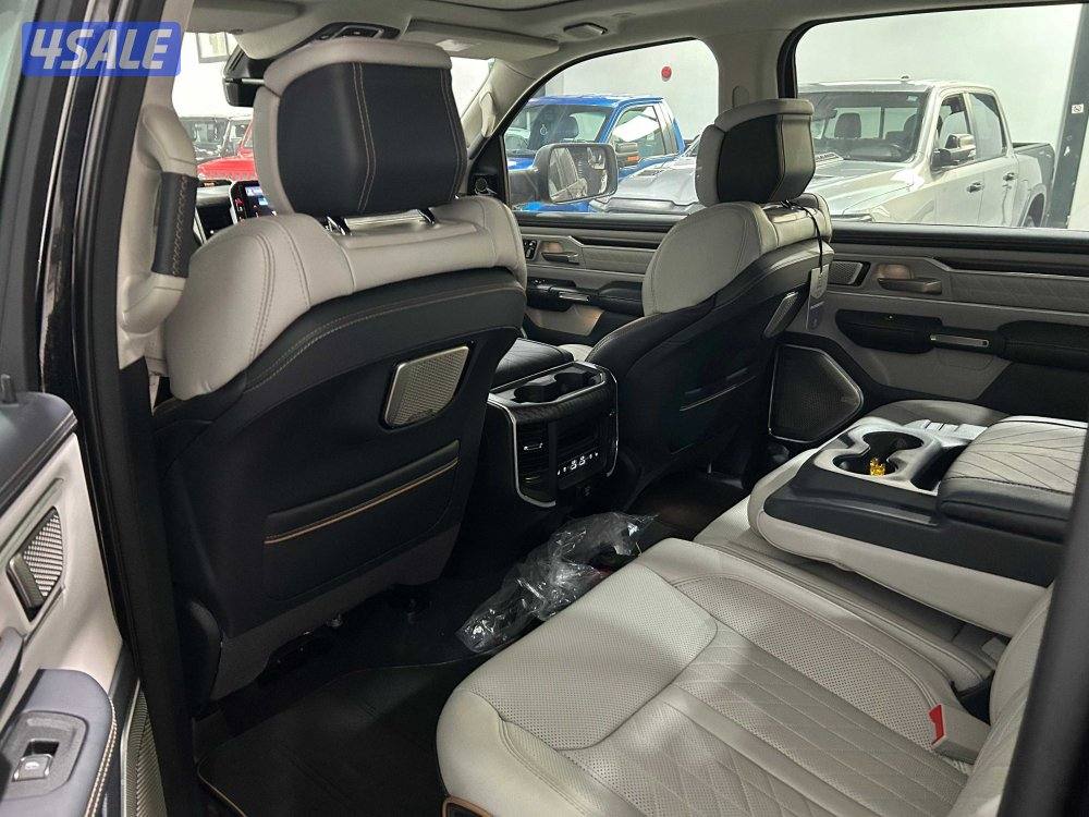 RAM 1500 Tungsten Crew Cab6