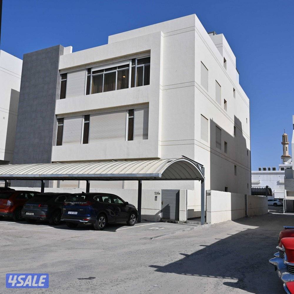 شقة فاخره "طابق كامل" للإيجار في المسايل بمساحة 348 متر / مخصصة للعائ0