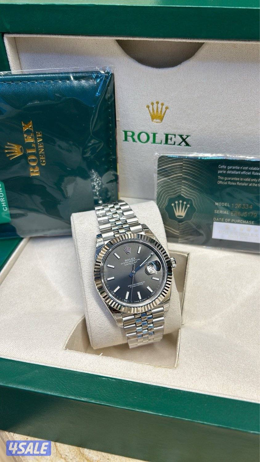 للبيع ساعات هي والاصلي واحد ومشروطه12