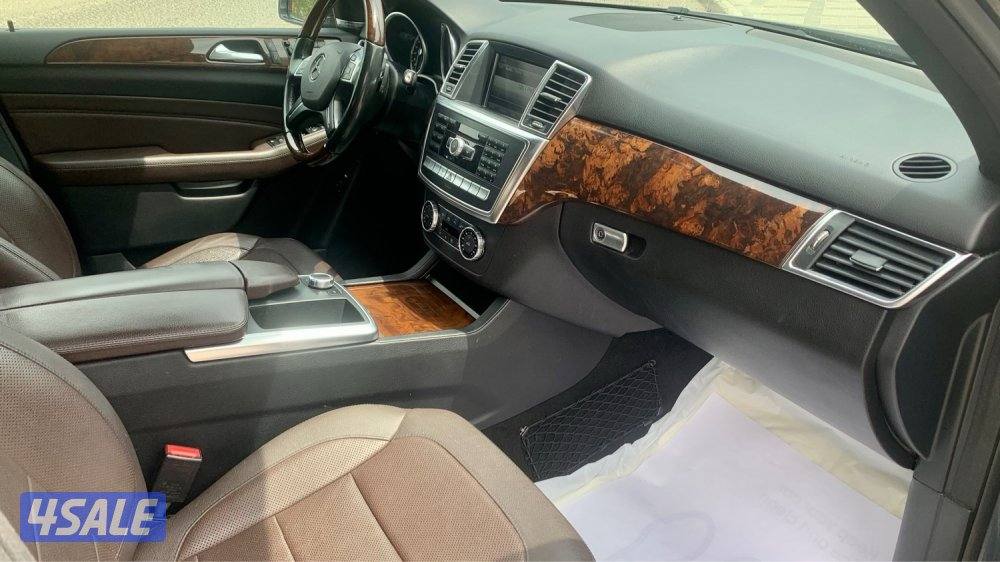 للبيع وممكن مع البدل جيبات مرسيدس12