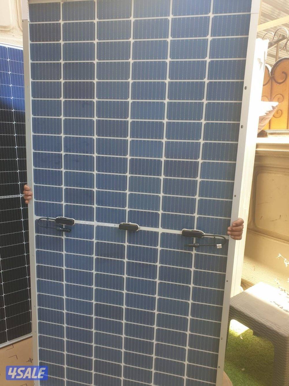 فني طاقة شمسية وبيع مستلزمات الطاقة الشمسية1