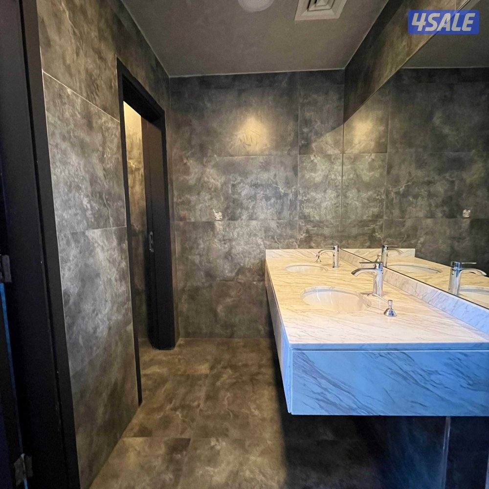 دور تجاري إطلالة بحرية مباشرة للإيجار في شرق قطعة 34