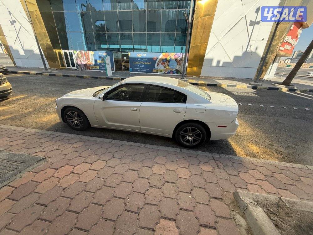دوج شارجر 2013 بسته سلندر مع محرك V6 سعة 3.6 لتر ، بقوة 292 حصان0