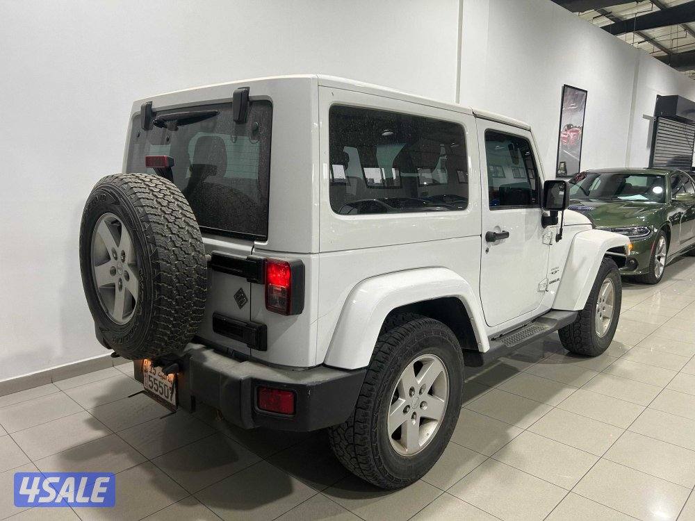 Jeep Wrangler Sahara (2017)3