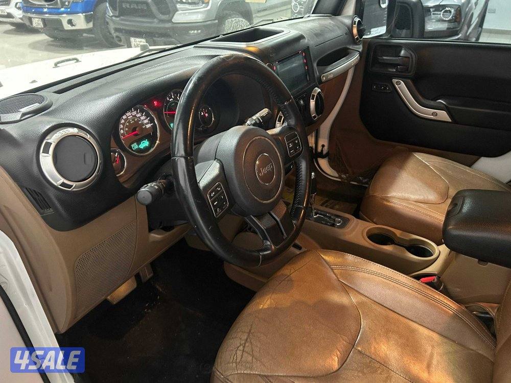 Jeep Wrangler Sahara (2017)5