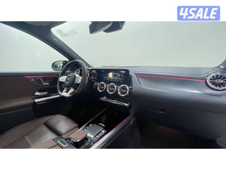 Mercedes-Benz GLA9