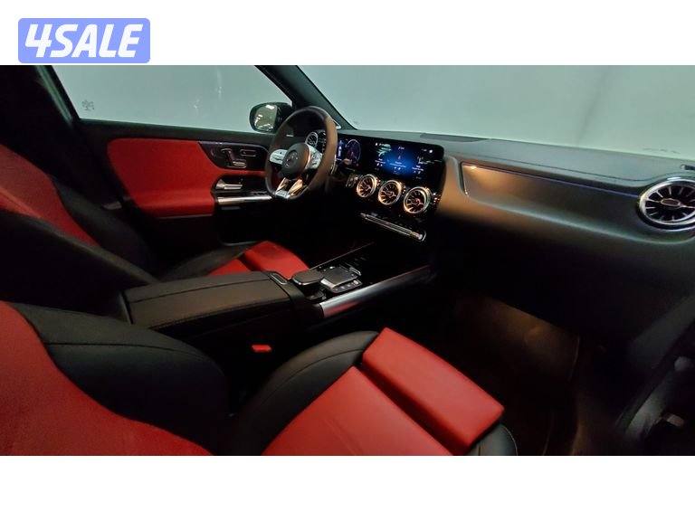 Mercedes-Benz GLA9