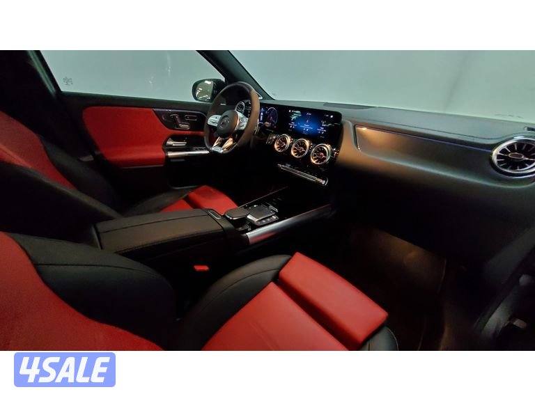 Mercedes-Benz GLA9
