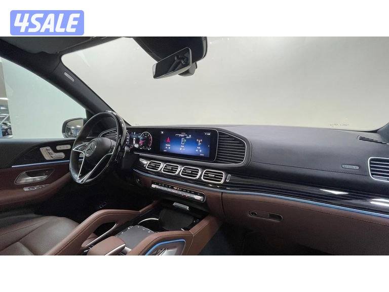 Mercedes-Benz GLE SUV8