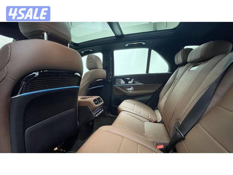 Mercedes-Benz GLE SUV12
