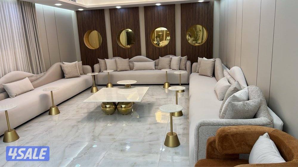تسعه  صفر صفر صفر ثمانيه صفر صفر خمسه0