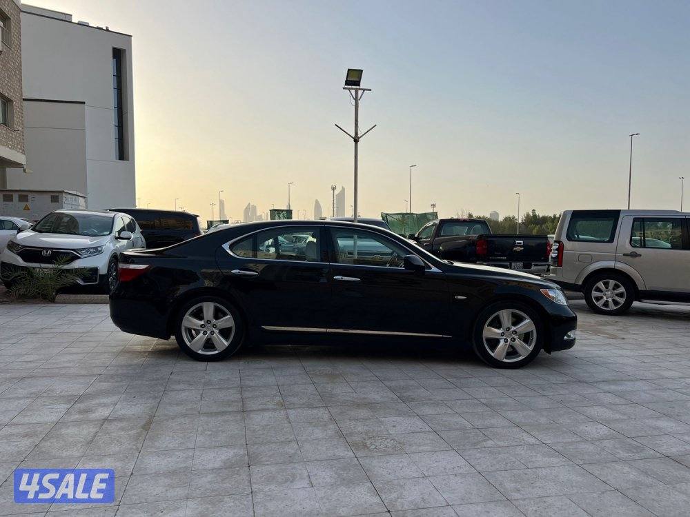 لكزس LS460/2007 بحاله نادره ماشي 30 الف صبغ الوكاله شرط الفحص4