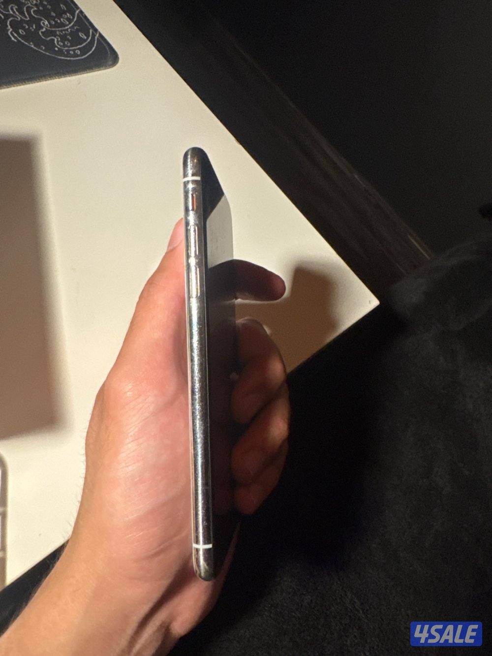 iPhone X Silver 256 GB3