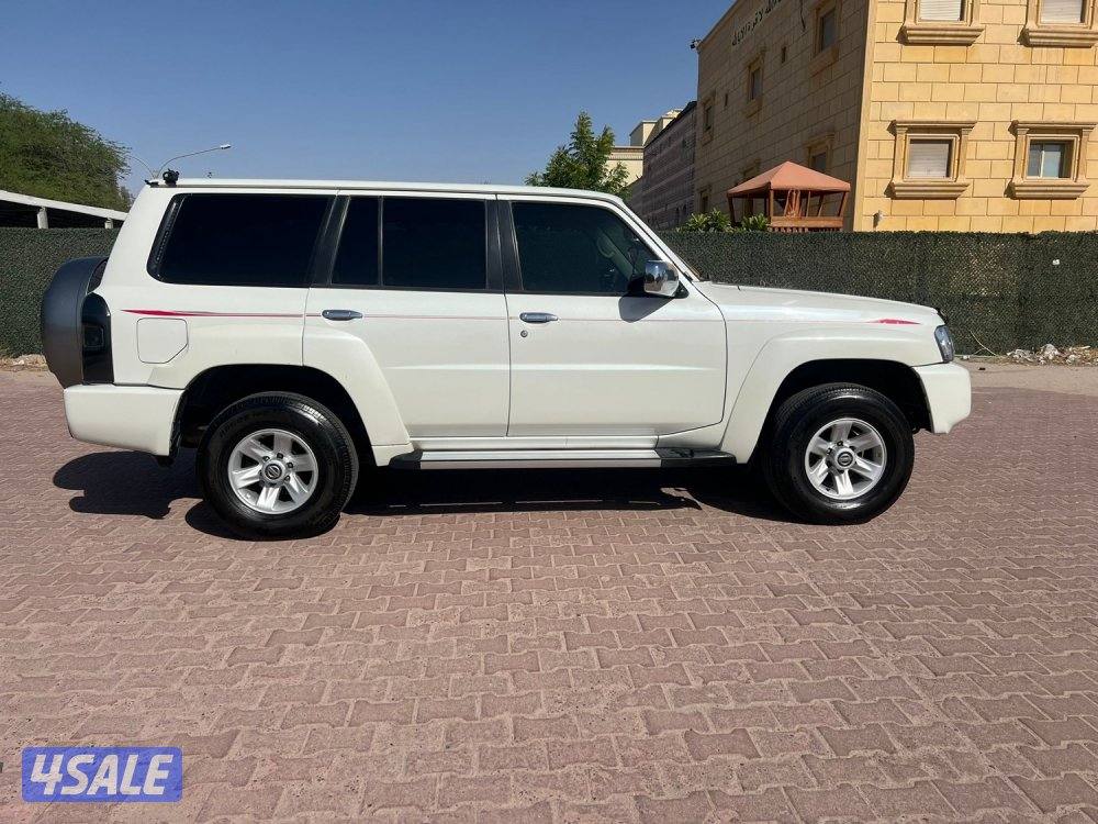 للبيع جيب نيسان فتك بحاله ممتازه فتحه الموتر فل اوبشن4