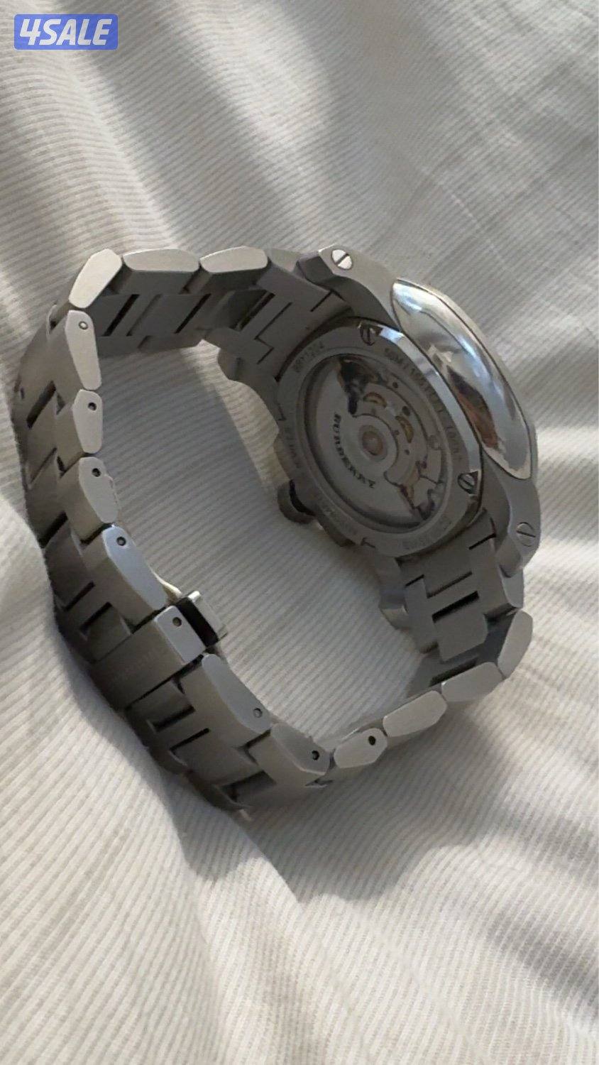 ساعه بربري بحاله الوكيل جداً نضيفه من غير ملحقات2