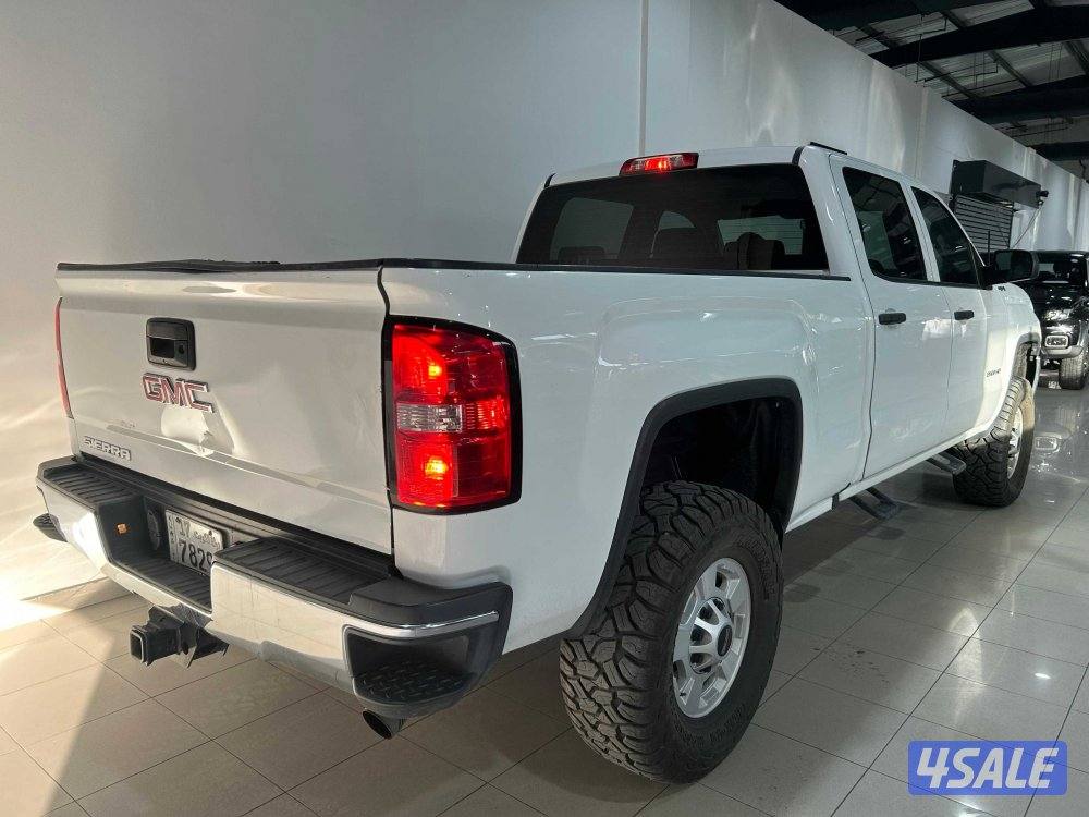 GMC Sierra 2500HD Crew Cab3
