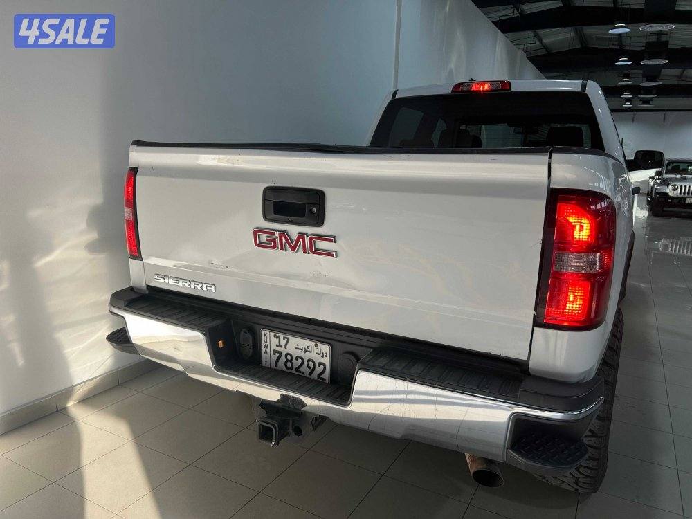 GMC Sierra 2500HD Crew Cab4