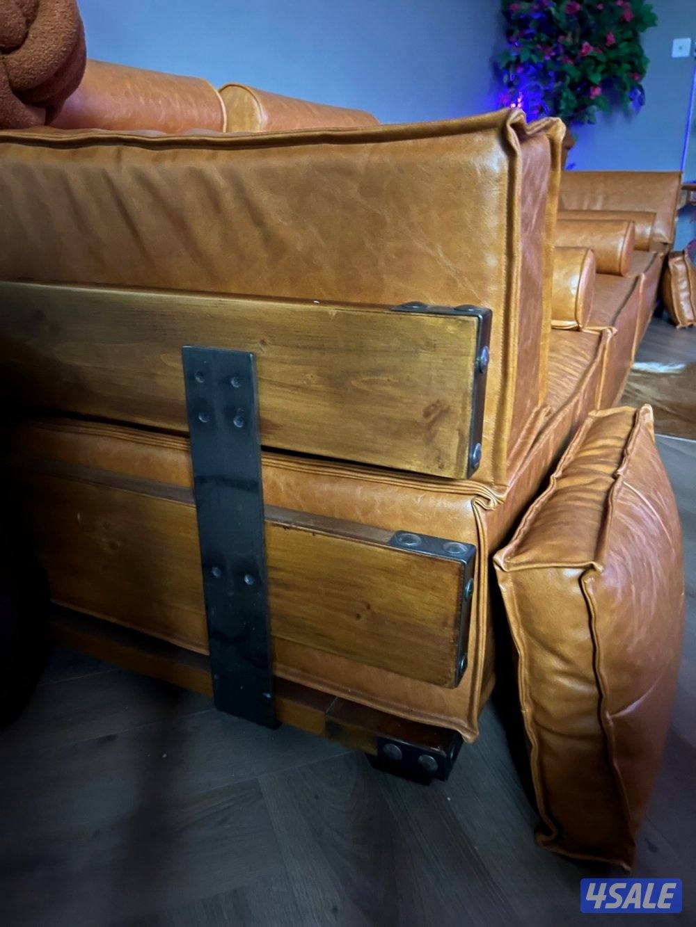 للبيع قعده الضهر خشب تغريبا فيها 4 متر من ميداس , استفسار وتساب فقط 📌2