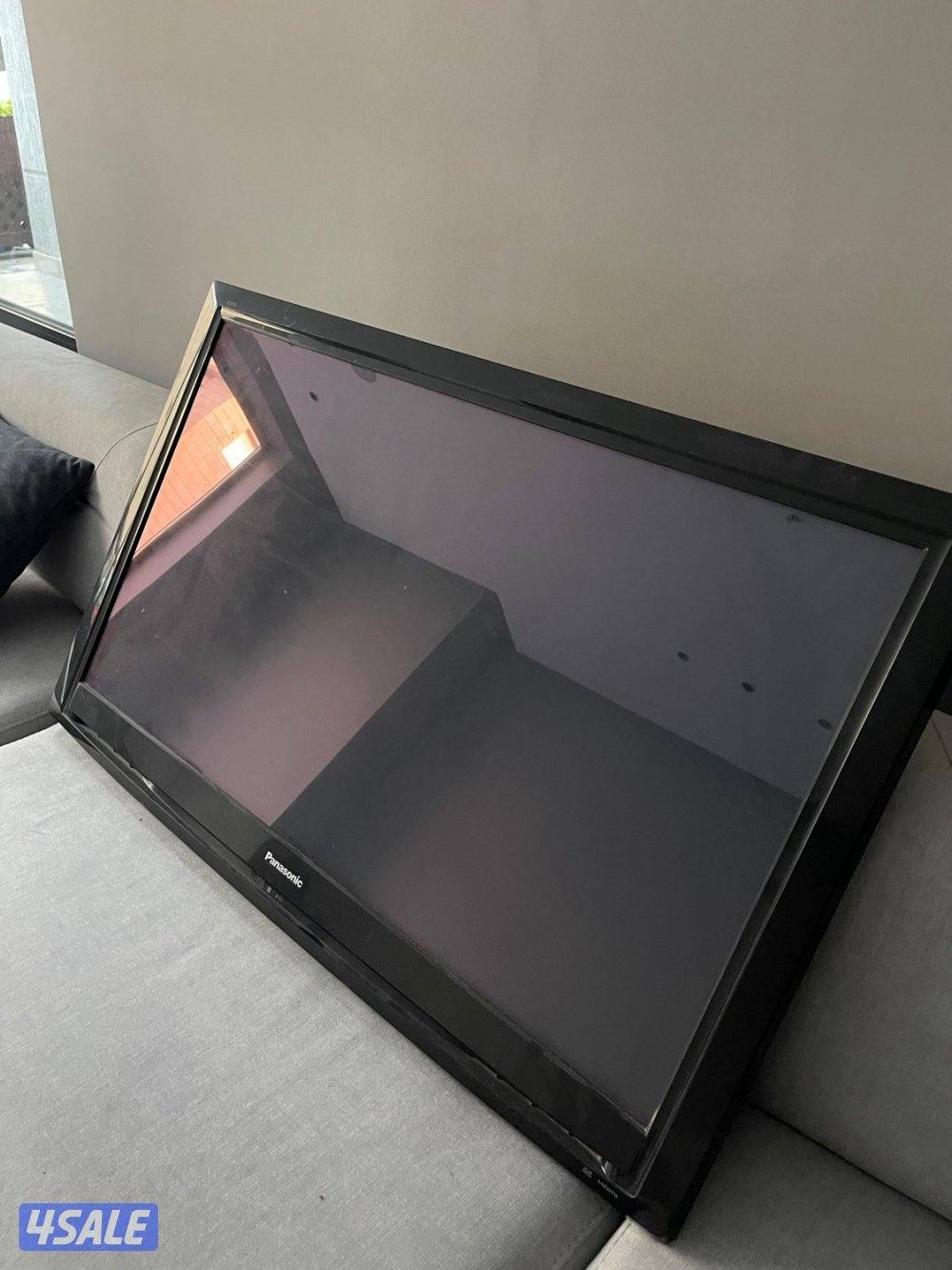 للبيع تلفزيون ماركة باناسونيك 45 بوصه انش بحالة جيدة2