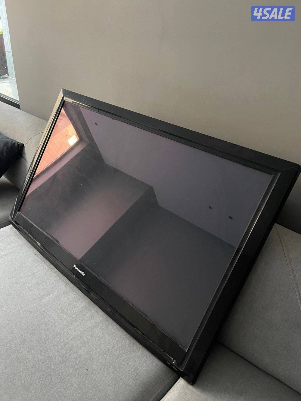 للبيع تلفزيون ماركة باناسونيك 45 بوصه انش بحالة جيدة3