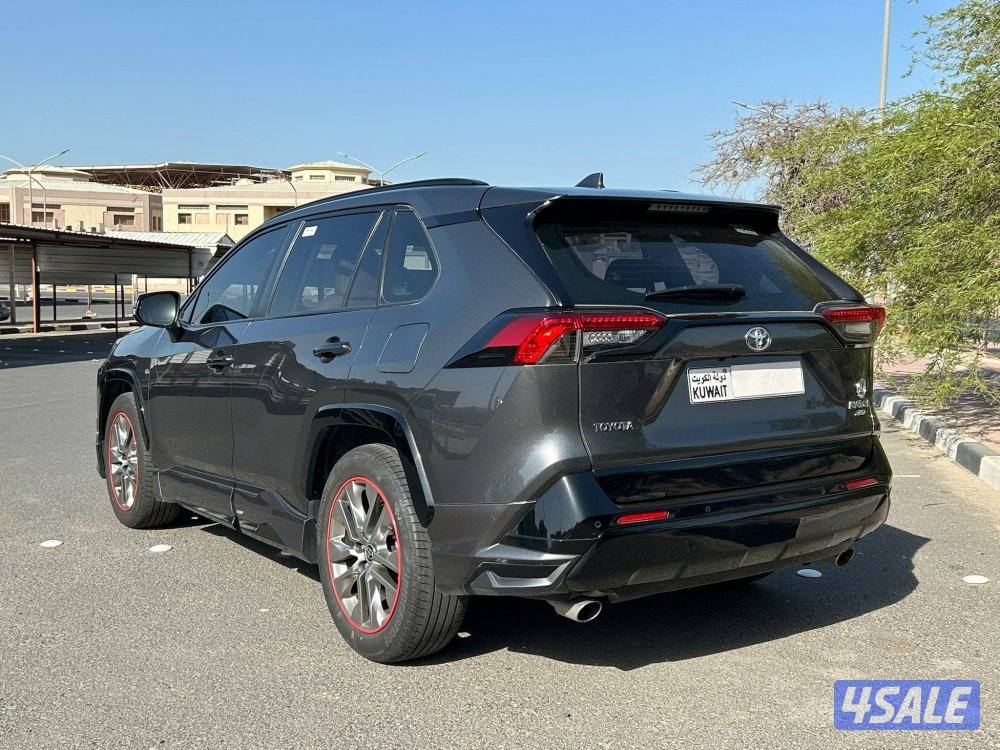 تويوتا RAV 4 
4WD
أعلى فئة "مودليستا"1
