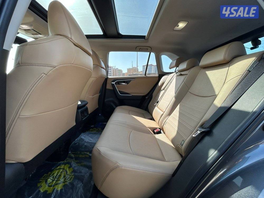 تويوتا RAV 4 
4WD
أعلى فئة "مودليستا"8