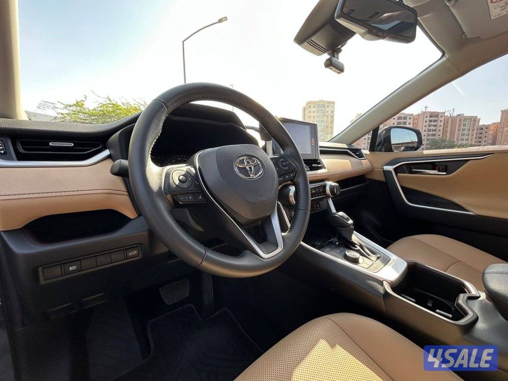تويوتا RAV 4 
4WD
أعلى فئة "مودليستا"12