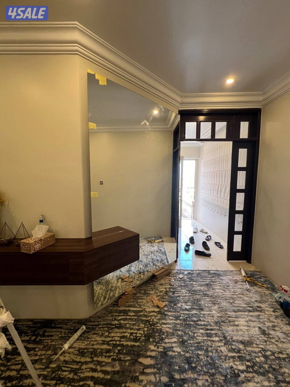 ابويوسف لأعمال الزجاج والسكوريت والمرايا والشاور ودرج السلم والمعاين13