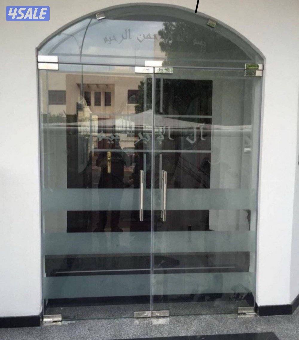 ابويوسف لأعمال الزجاج والسكوريت والمرايا والشاور ودرج السلم والمعاين15