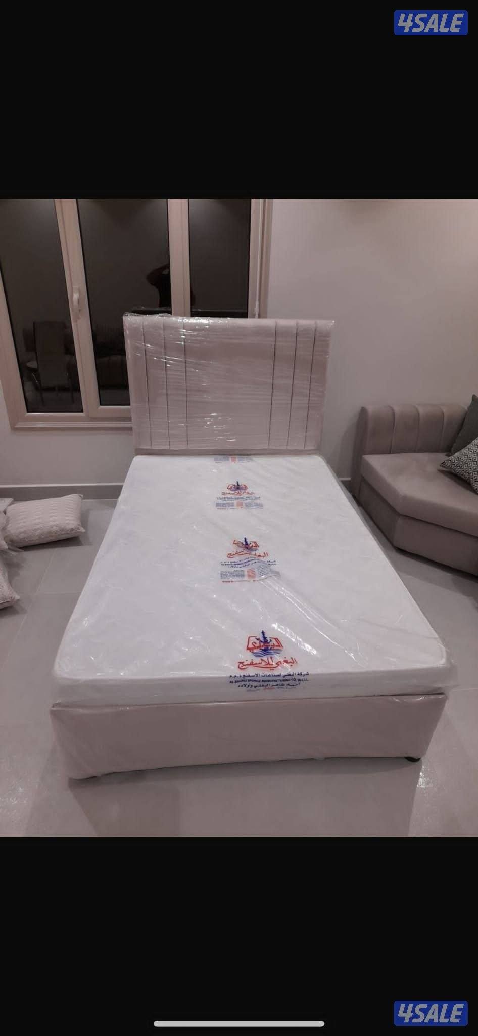 عرض خاص اليوم فقط ب٣٥ دينار السرير مع الفرشه4