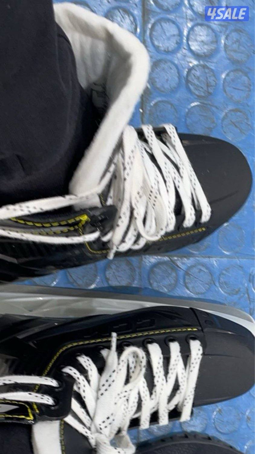 للبيع هوكي سكيت مستعمل اسبوعين جديدد خيوط ابيض  صامل مراح اقصر وياك0