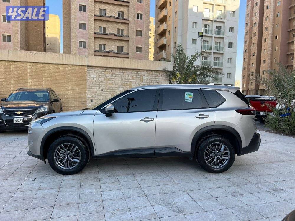 اكس تريل 2023 بحالة الوكاله ماشي 130 الف صبغ الوكاله شرط الفحص3