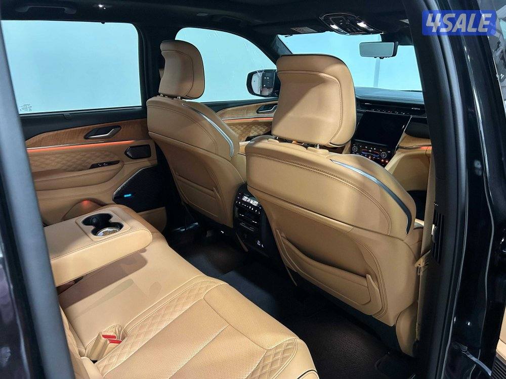Jeep Grand Cherokee Summit Reserve3