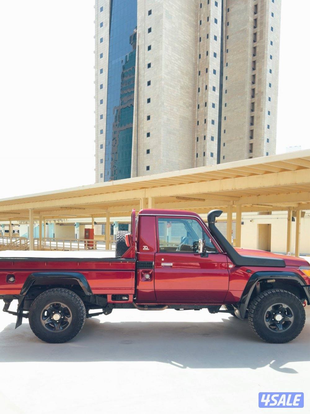 Landcruiser Pickup LX 70th Anniversary (Black Edition - Limited Color)3