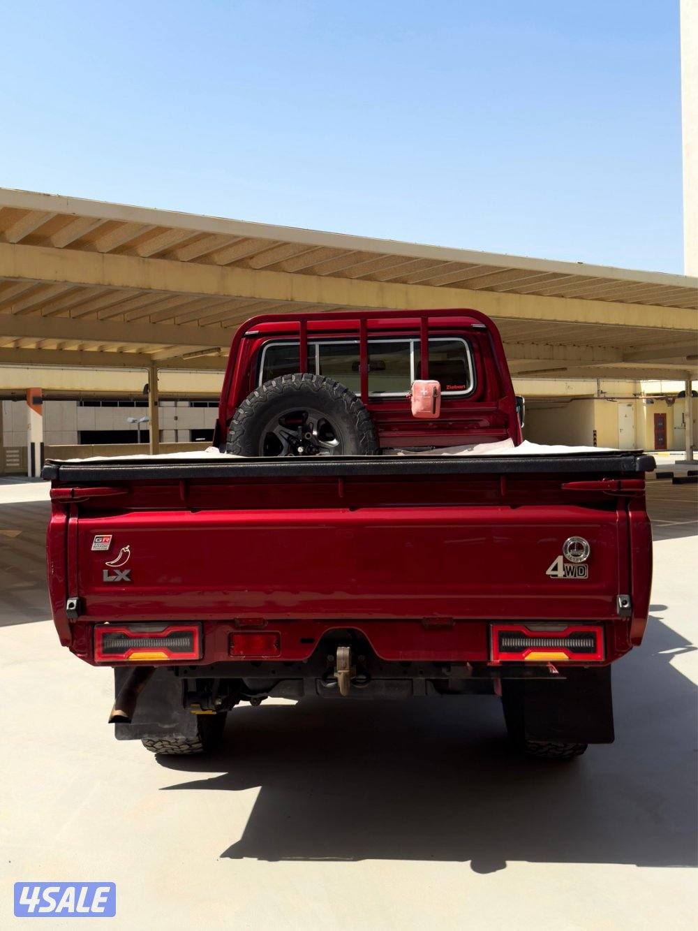 Landcruiser Pickup LX 70th Anniversary (Black Edition - Limited Color)4
