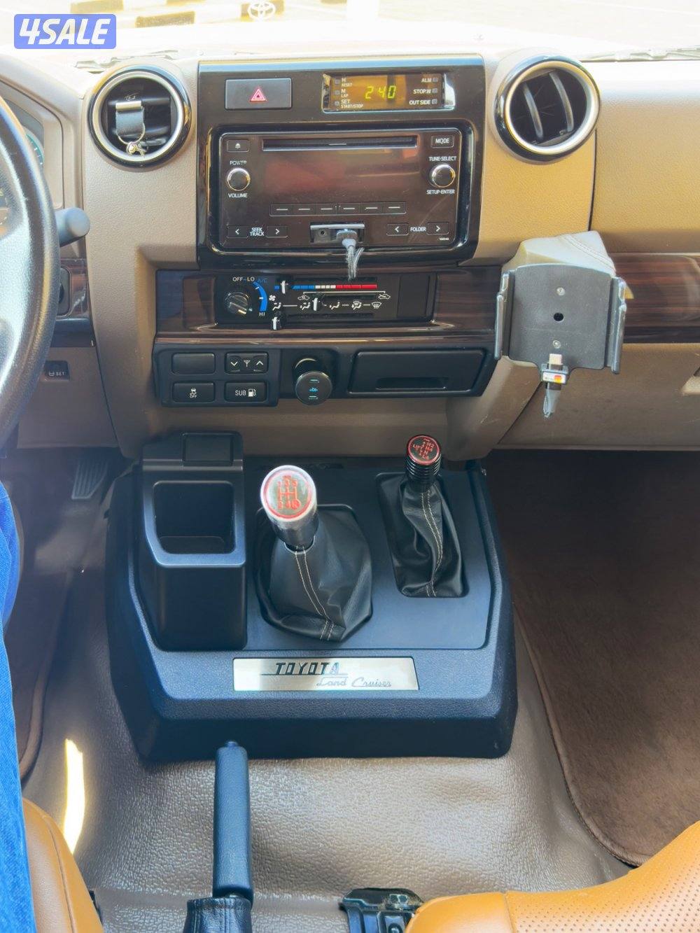 Landcruiser Pickup LX 70th Anniversary (Black Edition - Limited Color)9