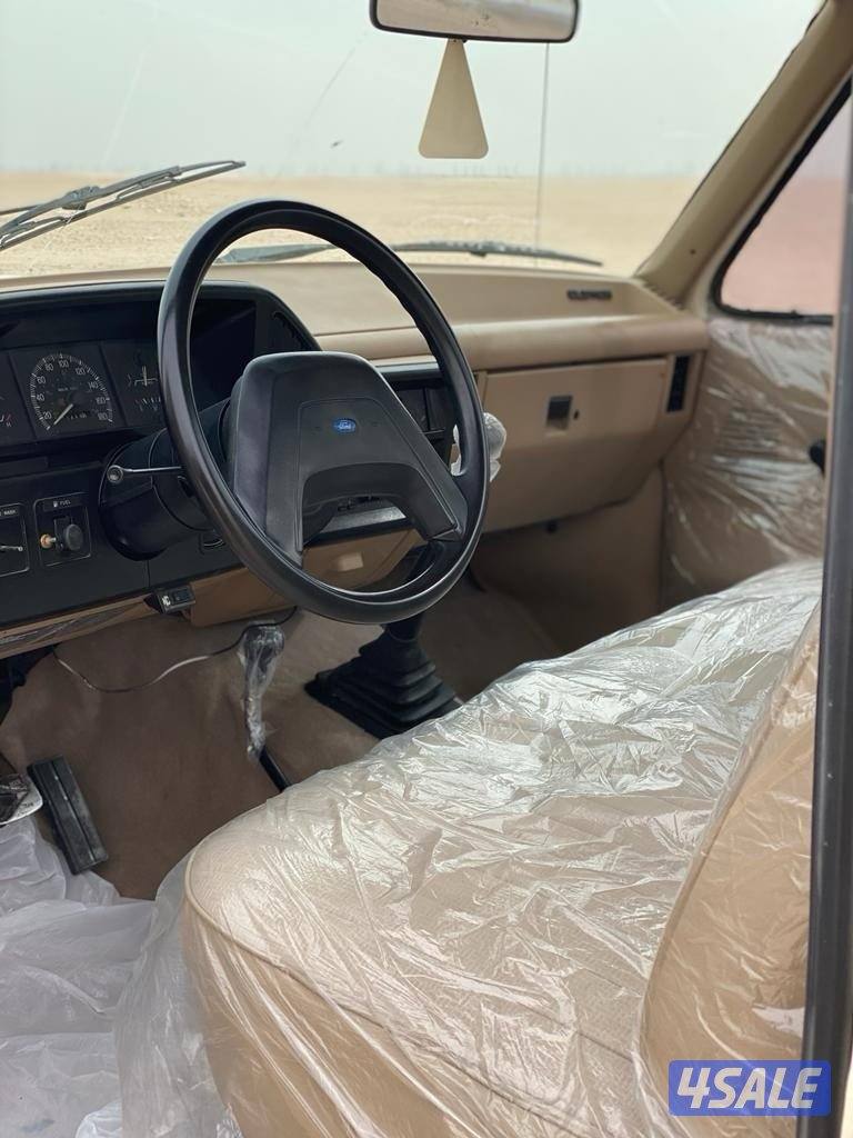 للبيع وانيت فورد f150 موديل 19911