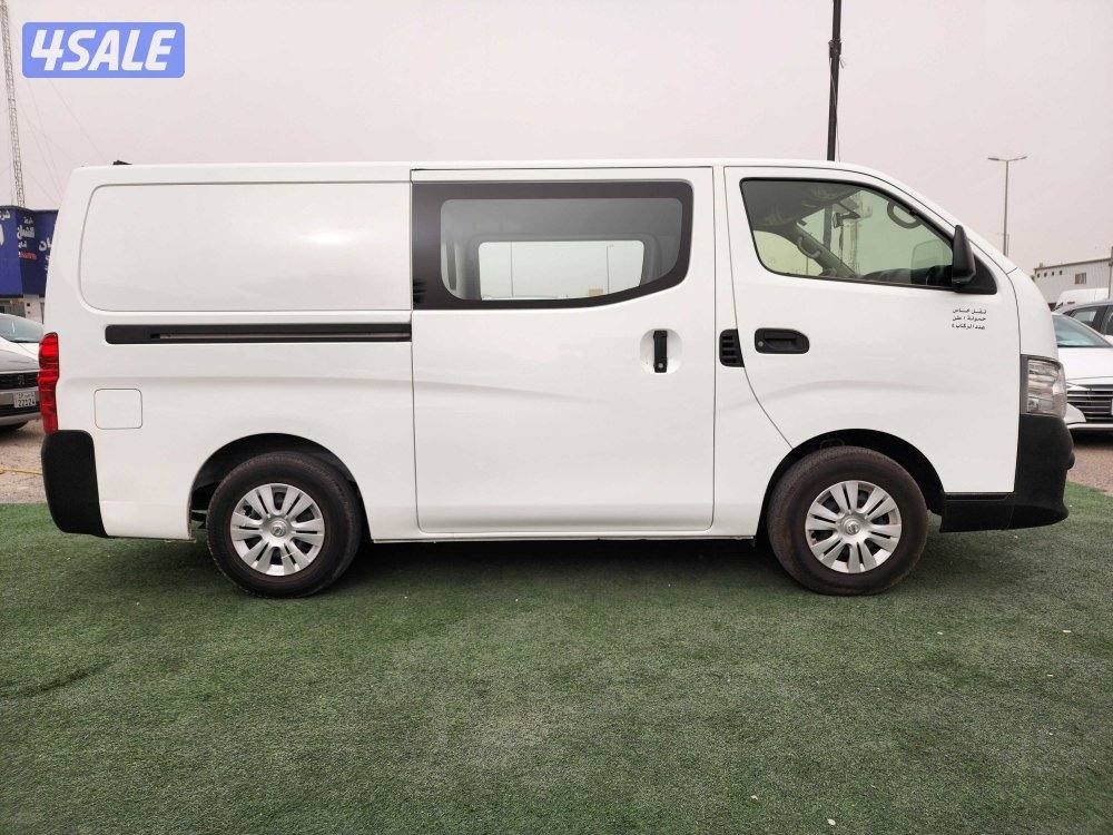 باص نيسان أورفان نصف مقفل أوتوماتيك موديل 2022 عداد 70 ألف شرط الفحص3
