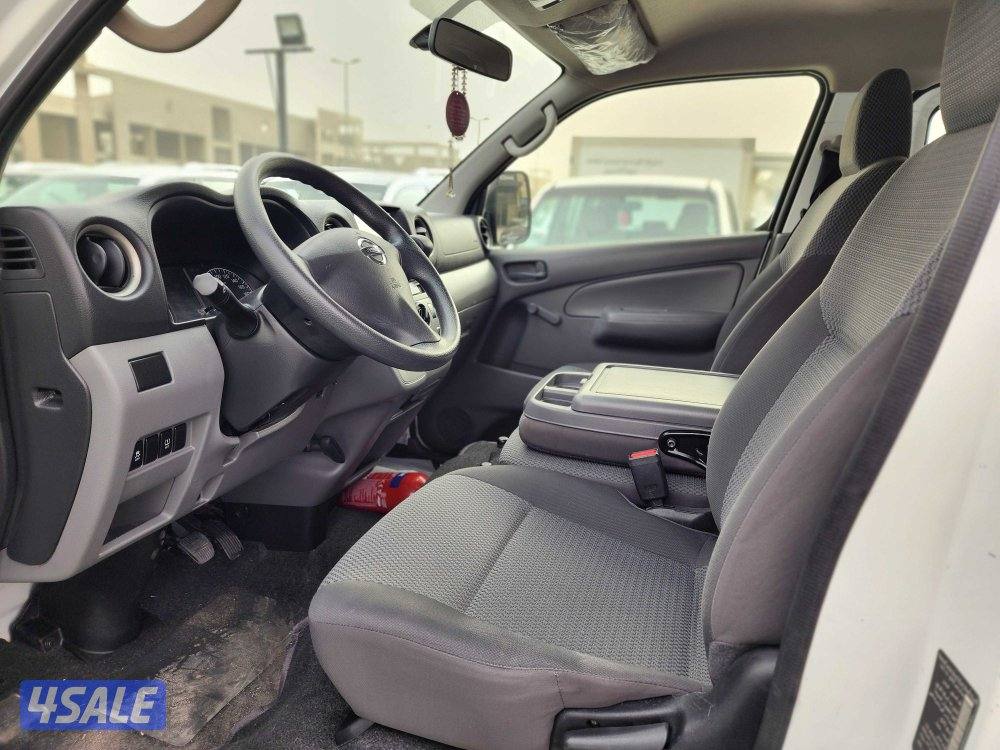 باص نيسان أورفان نصف مقفل أوتوماتيك موديل 2022 عداد 70 ألف شرط الفحص5