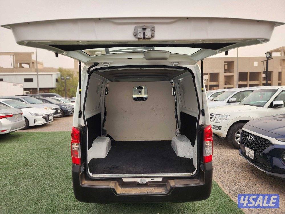 باص نيسان أورفان نصف مقفل أوتوماتيك موديل 2022 عداد 70 ألف شرط الفحص13